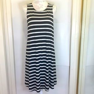 Pretty black/white striped sleeveless dress 👗